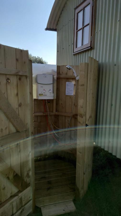 Shepherd Hut On Working Smallholding Ashton Keynes Exterior photo